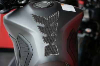 Tank pad OneDesigin CARBON LOOK CGMOON18P